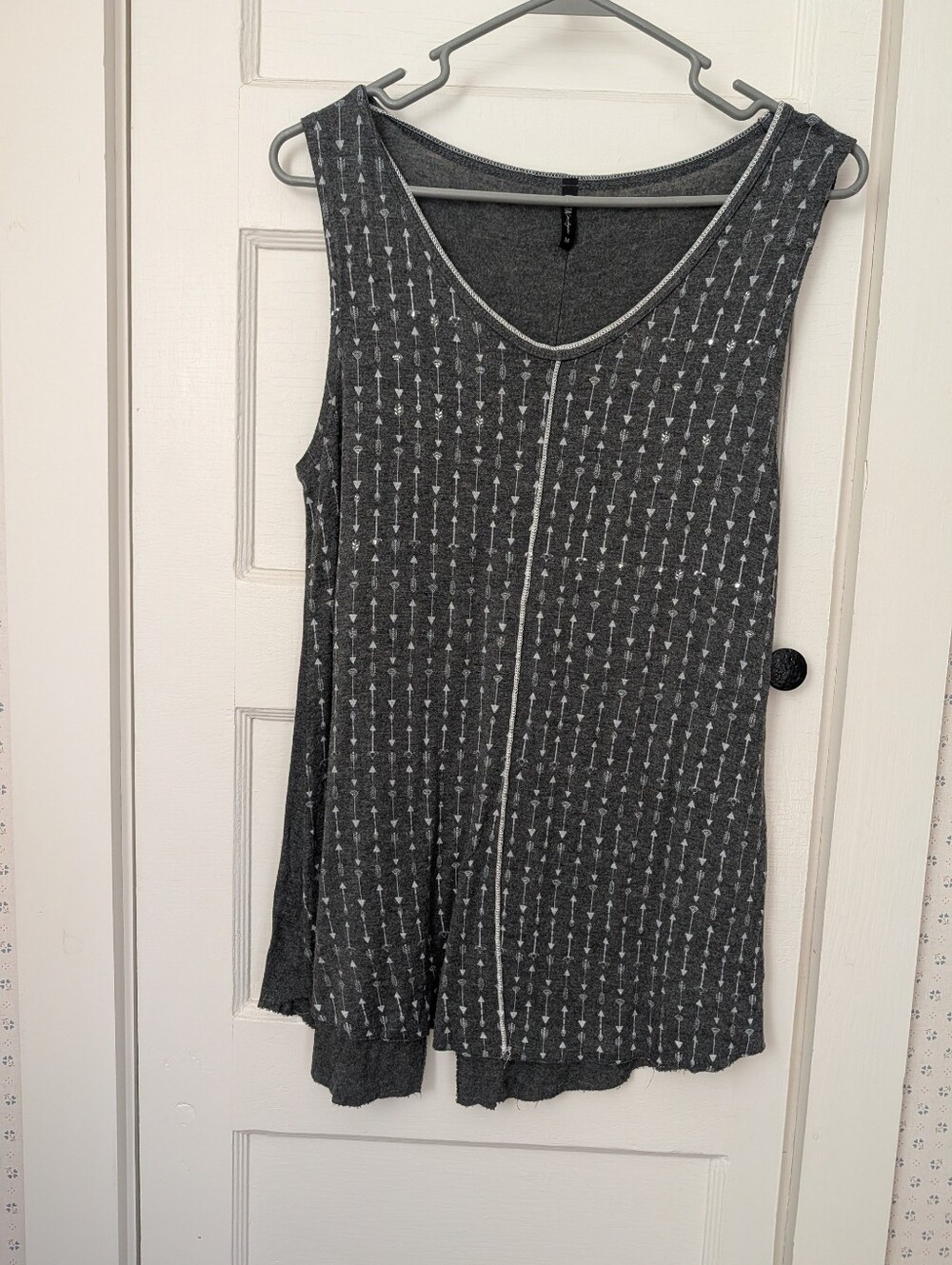 🩶 Edista Los Angeles  M Tank Top Sleeveless Gray Arrow-Print